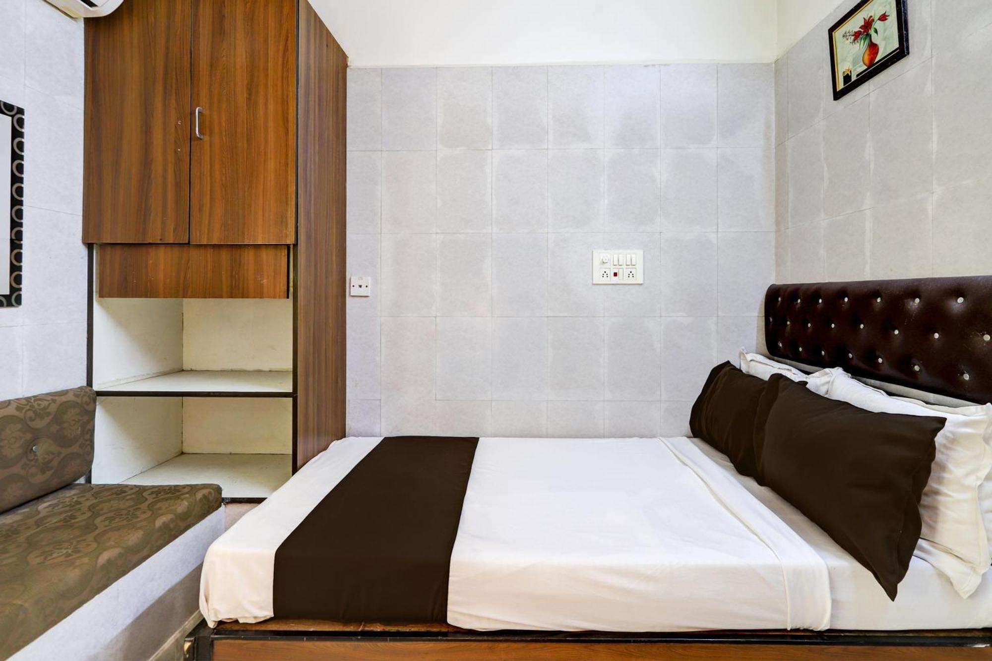 Hotel O Golden Pride Shamshabad Esterno foto